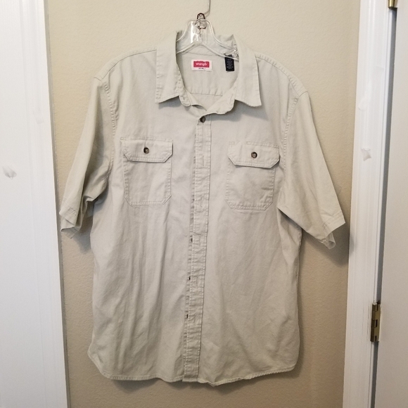 Wrangler Men's Shirt Size Large Button Up  Tan Casual Short Sleeved - Picture 1 of 5